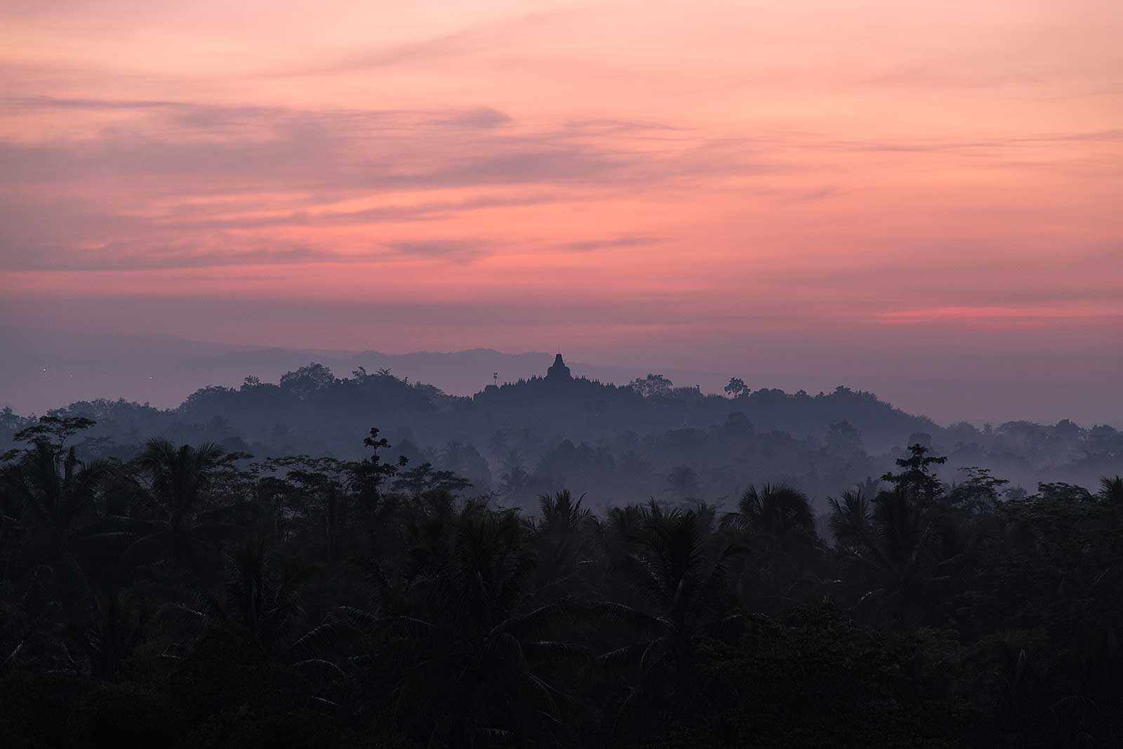 borobudur-sunrise-from-resort-8