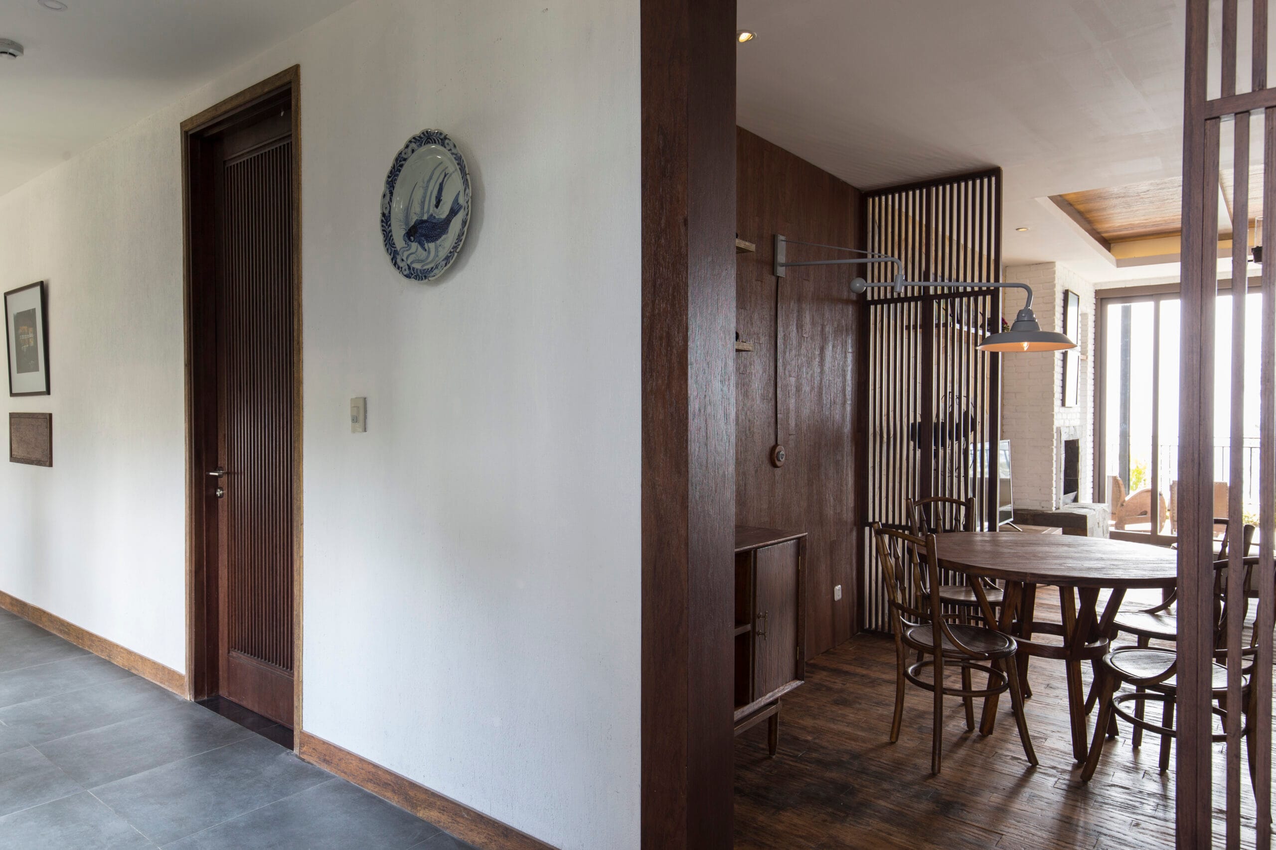 Bromo_Deluxe_Corridor to Living Room