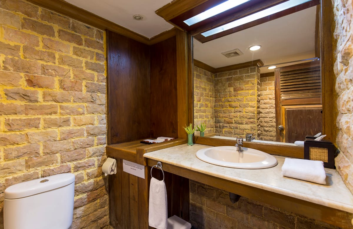 Eco Lodge_BALURAN_Standard Lodge_Bathroom_1