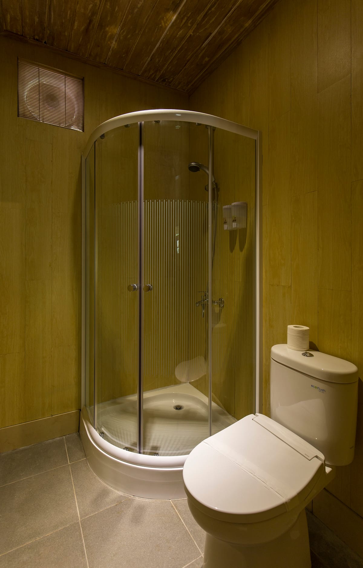 Eco Lodge_IJEN_Standard Lodge_Bathroom