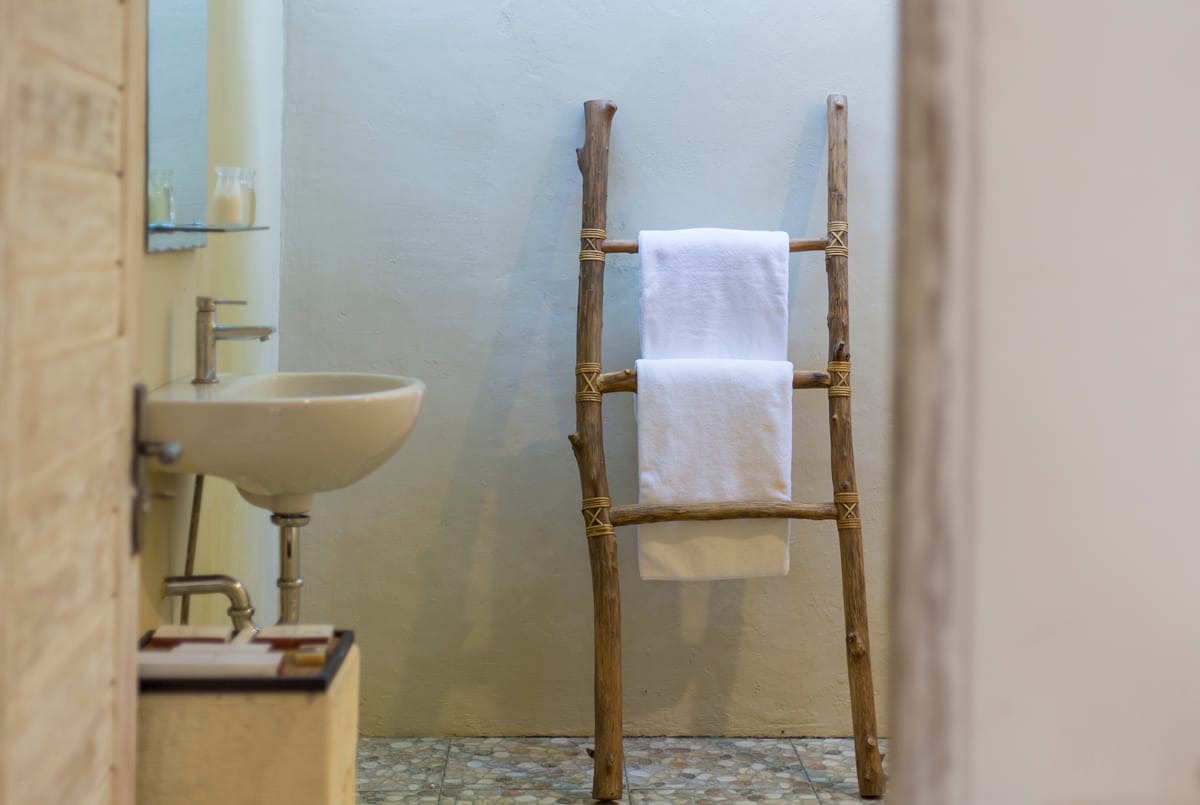 Eco Lodge_RAUNG_Premium Lodge_Bathroom_1