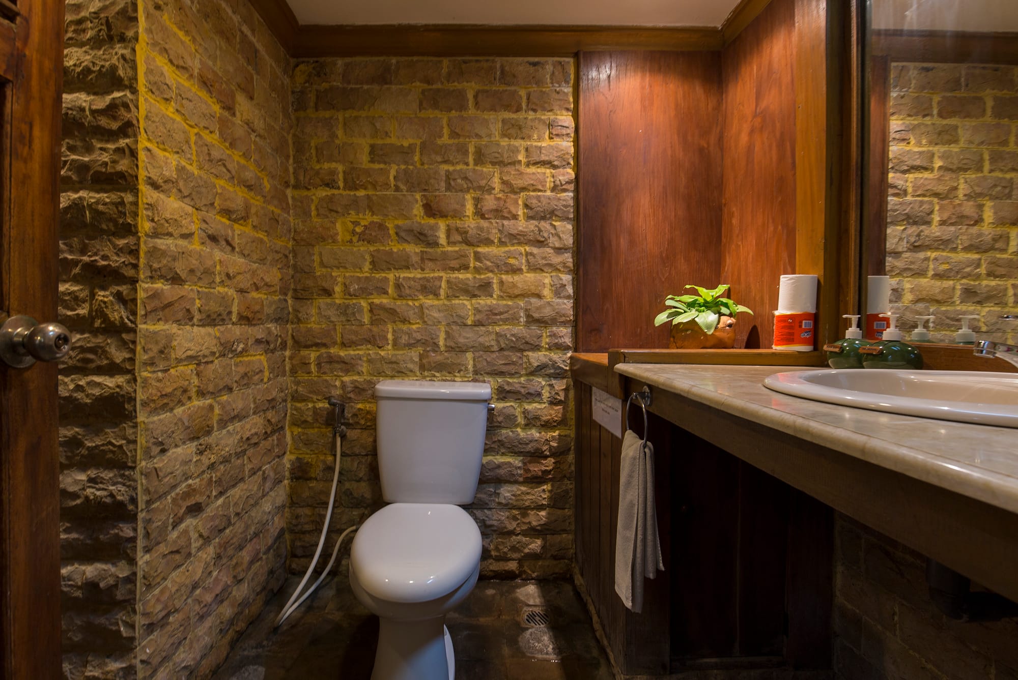 Eco Lodge_Standard Lodge_Sharing Bathroom
