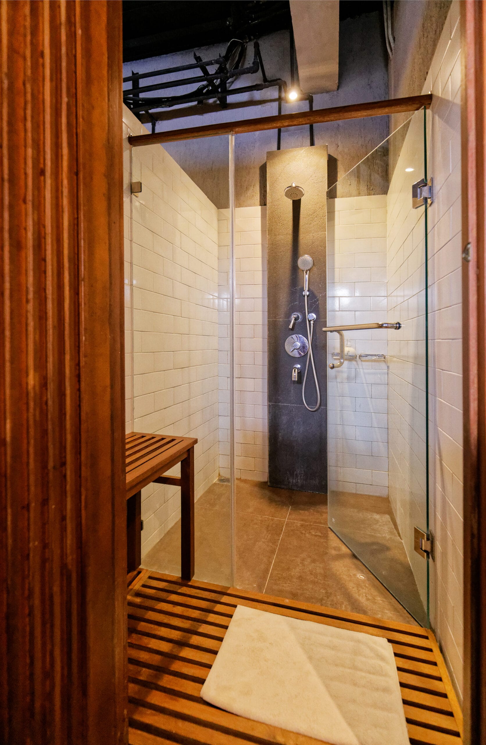 IMG_9487_MEZZANINE SHOWER