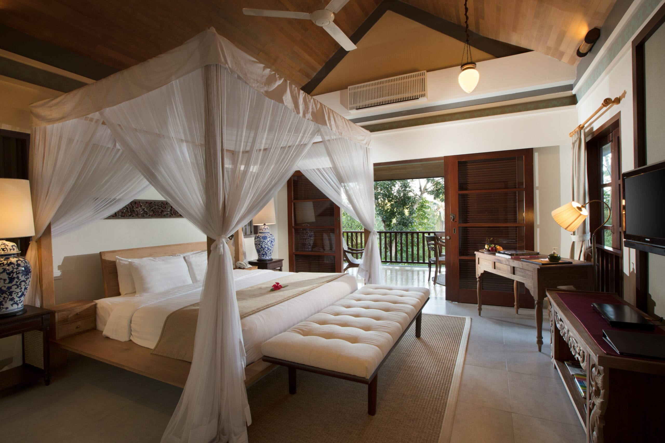 PLB_Duplex Royal Pool Villa Traditional_Bedroom_2