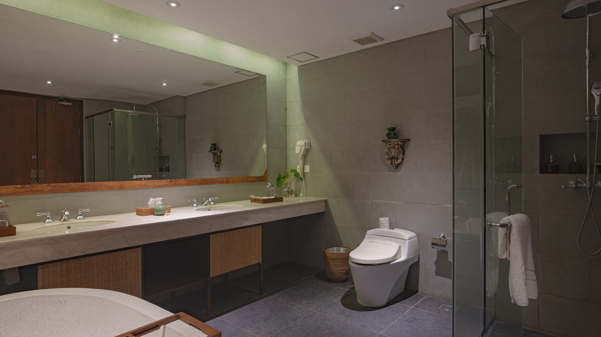 PLU Suite_16