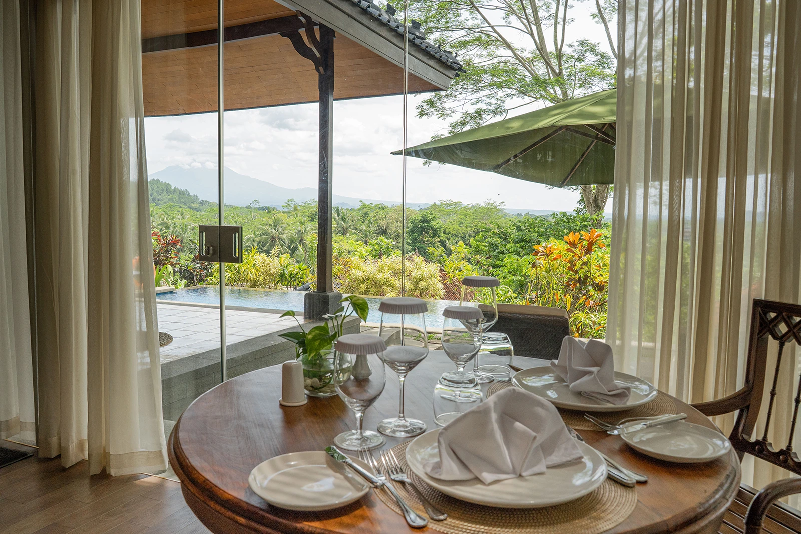 borobudur-pool-villa3
