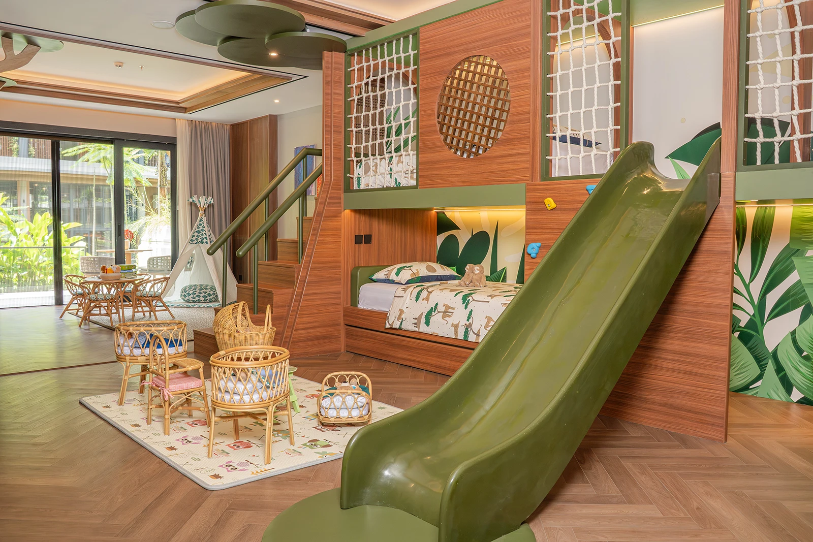 Family-Explorers-Suite-(1)