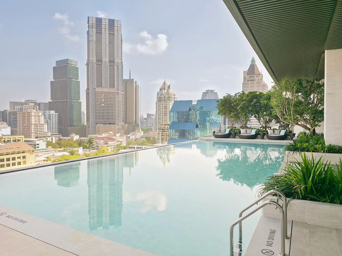 Grand-Nikko-Bangkok_Swimming-Pool_2